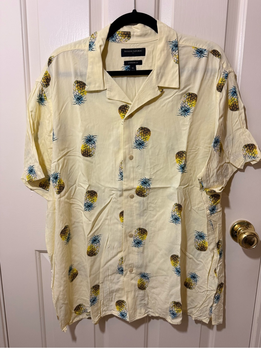 Banana Republic Men's Cream Short-Sleeve Pineapple Print Button-Down Shirt